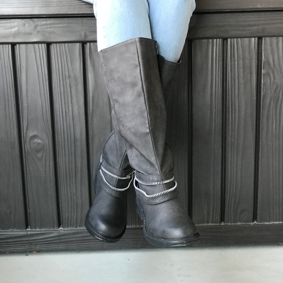 Matte Black Rugged Distressed Harness Zipper Boots - Picture 3 of 8